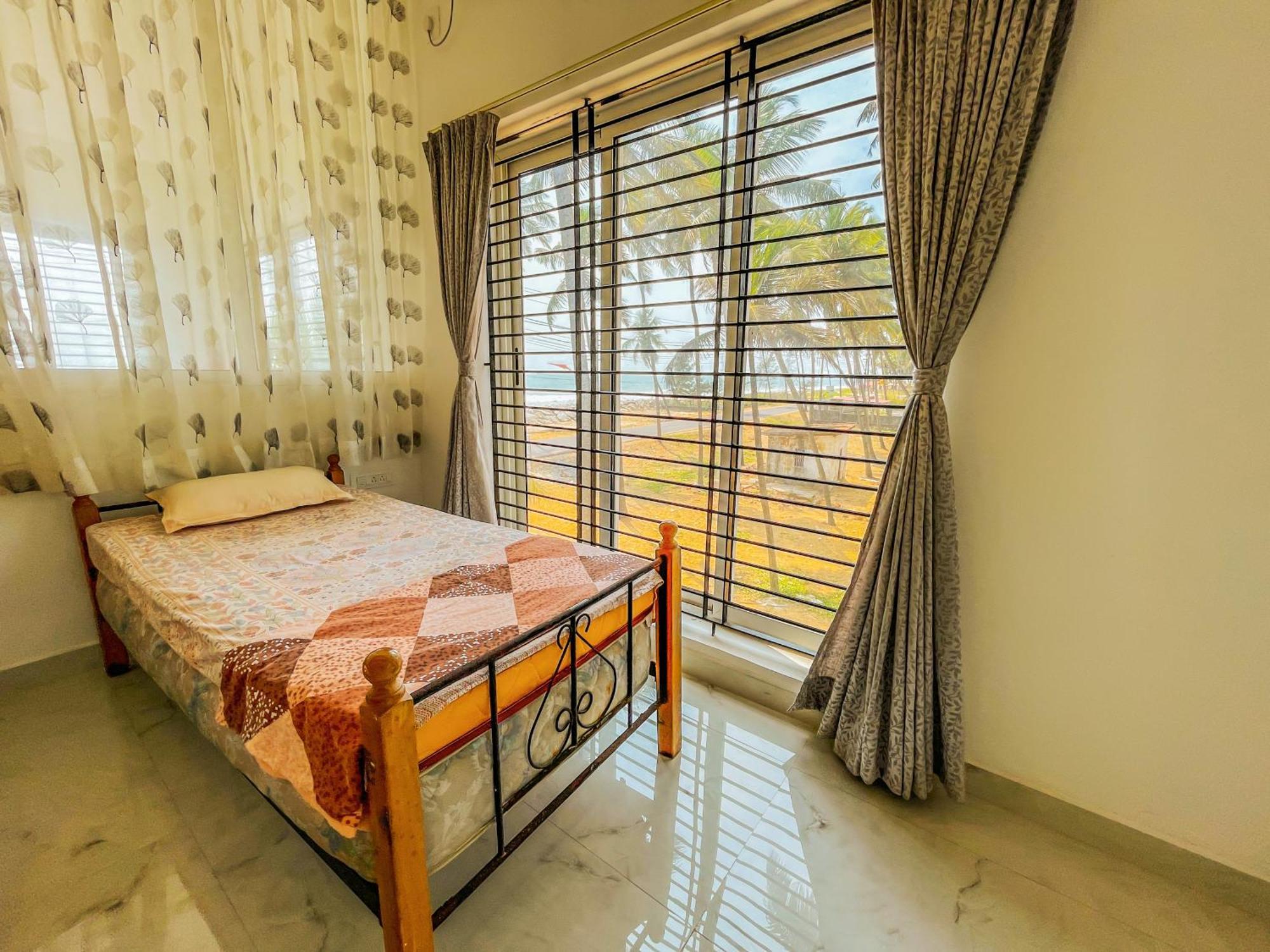Gintara Beach Homestay By Evaddo Kalyānpur Eksteriør billede